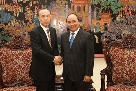 ຮອງນາຍົກລັດຖະມົນຕີ ຫງວຽນຊວນຟຸກໃຫ້ການ ຕ້ອນຮັບລັດຖະມົນຕີ ອົງການບຸກຄະລາກອນ ແຫ່ງຊາດຍີ່ປຸ່ນ